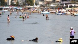 Илустрација: Плажа во Драч