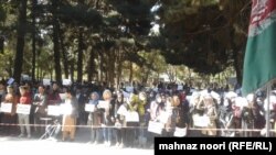 دانشجویان دانشگاه کابل، بعد از حمله اخیر به این دانشگاه که منجر به کشته شدن تعدادی از دانشجویان شد، تجمع اعتراضی برگزار کردند.