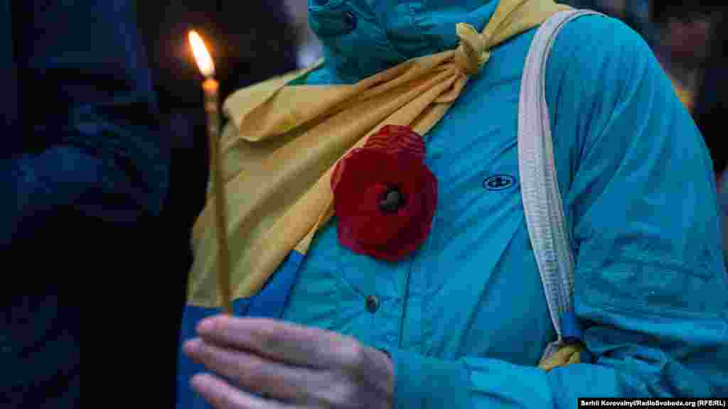 Червоний мак – символ пам'яті за загиблими у Першій і Другій світових війнах чи загалом у війнах, який прийнято використовувати у Європі. В останні два роки цей символ активно використовують і українці