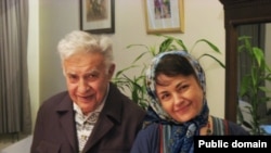 هاله سحابی همراه با پدرش عزت الله سحابی
