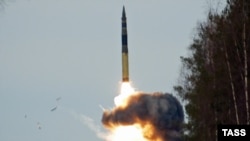 Навчально-бойовий запуск російської міжконтинентальної, балістичної ракети «Тополь» RS-12M. Космодром «Плесецк», 10 квітня 2009р.