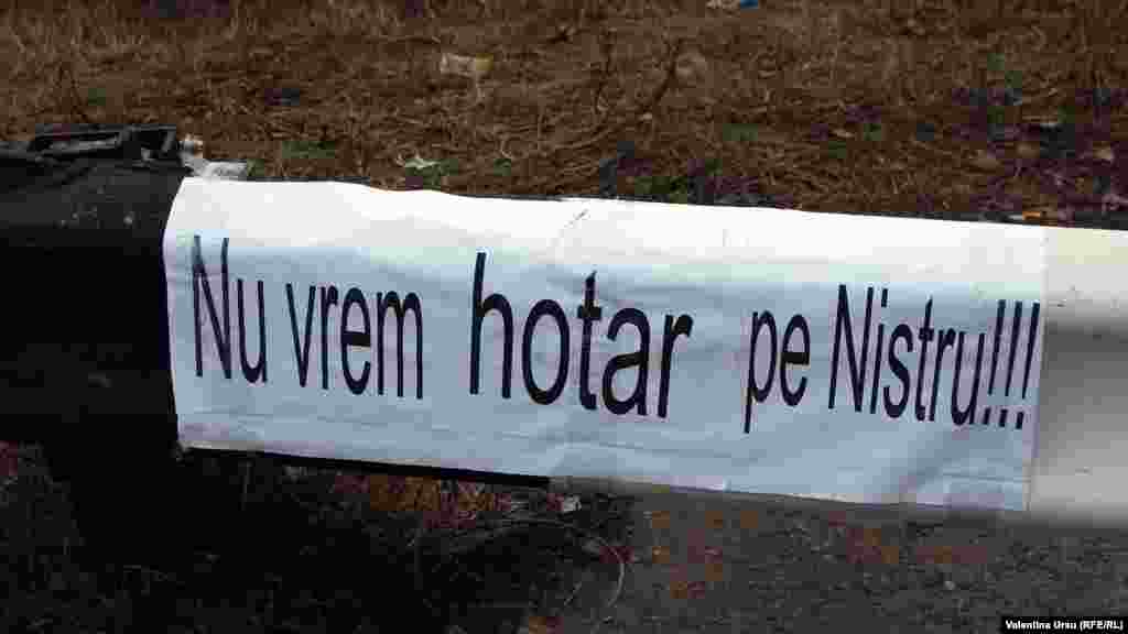 9 ianuarie 2012. Protest la podul de la Vadul lui Vodă după ce un pacificator rus l-a împuşcat mortal pe un tânăr de la Pârâta, raionul Dubăsari