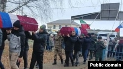 Татарстанда Украинадагы сугышта һәлак булучыларны күмү, архив фотосы