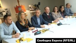 Представители на организациите, участващи в кампанията "Силата е в теб", заедно с посланика на САЩ Ерик Рубин