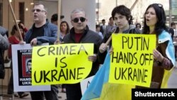 Орусиянын Украинага болгон саясатын айыптаган акция. Нью-Йорк. 2014-жыл. 