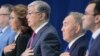 Қауқарсыз билік, Назарбаев пен Тоқаев, "адал ақымақтар" моделі