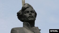 Помнік Максіму Багдановічу ў Менску