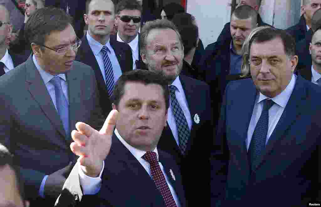 Premijer Srbije Aleksandar Vučić, član Predsjedništva BiH Bakir Izetbegović, premijer RS Milorad Dodik i predsjednik Opštine Srebrenica Ćamil Duraković u Memorijalnom centru Potočari. 