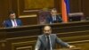 Премьер-министр Никол Пашинян в парламенте отвечает на вопросы депутатов, Ереван, 23 мая 2018 г. 