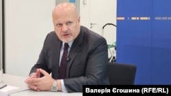 Інформація про звинувачення Хана у «неправомірній поведінці» з’явилася два тижні тому. Прокурор їх заперечував