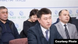 Казахстанский блогер и активист Сырым Абдрахманов. Фото с его страницы в социальной сети Facebook.