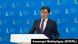 Қазақстан сыртқы істер министрінің орынбасары Әлібек Бақаев журналистердің сұрақтарына жауап беріп тұр. Астана, 4 желтоқсан 2024 жыл.