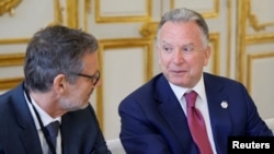 Stiven Uitkoff Paris görüşündə