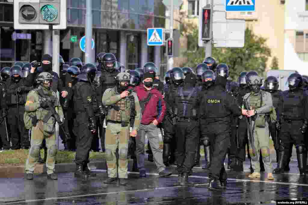 Яшчэ перад пачаткам акцыі адбылося звыш дзясятка затрыманьняў. 