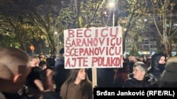 Transparent nakon kojeg je dio vlasti ustvrdio da protest organizuju 'kriminalni klanovi'