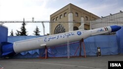 ماهواره‌بر «سیمرغ» قادر است ماهواره‌هایی تا وزن ۲۵۰ کیلوگرم را در مدار۵۰۰ کیلومتری زمین قرار دهد.