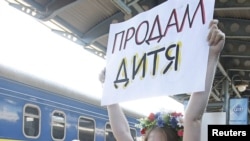 Акція FEMEN проти сурогатного материнства, 31 травня 2011 року
