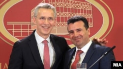 Архивска фотографија - Генералниот секретар на НАТО Јенс Столтенберг и премиерот Зоран Заев во Скопје,18.02.2018