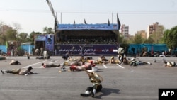گفته می‌شود، در جریان حمله مردان مسلح به رژه نیروهای نظامی در اهواز دستکم ۲۴ نفر کشته شدند.