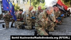Біля Стіни пам'яті полеглих за Україну. Київ, 24 серпня 2019 року 