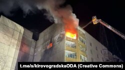 Kirowohrad sebitiniň Dolinskaýa şäherinde rus pilotsyz uçary köp gatly ýaşaýyş jaýyna zarba urdy.