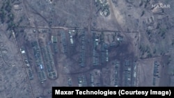 Супутниковий знімок російської військової техніки у Воронезькій області, яка межує з підконтрольною уряду України частиною Луганської області, осінь 2021 року
