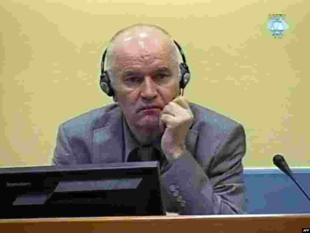 Ratko Mladić na prvom pojavljivanju pred Haškim tribunalom, 03.06.2011. Foto: AP / Martin Meissner