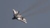 Ruski lovac pete generacije Suhoj Su-57 nastupa tokom aeromitinga na Međunarodnom avio-kosmičkom salonu MAKS 2021 u Žukovskom kod Moskve, 20. jula 2021.