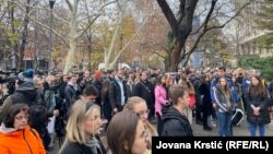 Studentima su se pridružili i ostali građani, kako bi odali poštu stradalima u nesreći u Novom Sadu, 9. decembar 2024.