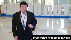 Анатолий Кашпировский, бывший тяжелоатлет и врач-психиатр.