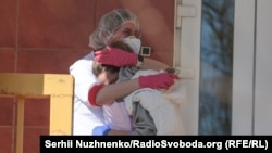 Медики Олександрівської лікарні Києва, 4 квітня 2020 року
