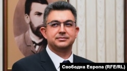 Пламен Николов получи мандат за сформиране на правителство от президента Румен Радев в петък. 