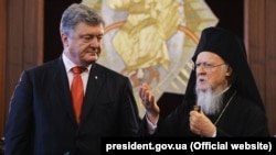 Президент України Петро Порошенко і Вселенський патріарх Варфоломій. Стамбул (Туреччина), 3 листопада 2018 року