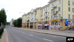 Пустая улица в Донецке. Июль 2014 года
