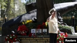კურსკის კატასტროფის დროს დაღუპულთა მემორიალი. მოსკოვი, 2015 წლის 12 აგვისტო