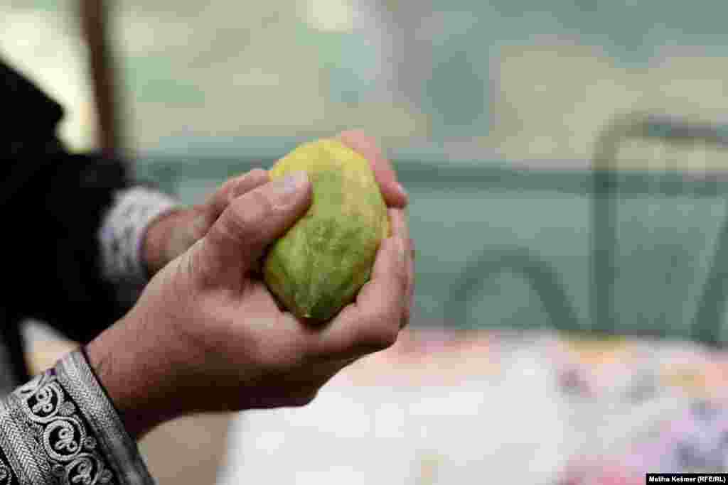 Etrog simbolizira ljudske karaktere, jer ima i ukus i miris. To je prenesno značenje, kaže Kožemjakin. 
