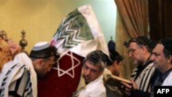 بر طبق آمار رسمی جمهوری اسلامی، شمار يهوديان باقی مانده در ايران ۲۵ هزار نفر اعلام شده است.(عکس: AFP)