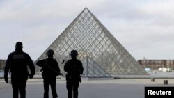 Лувр знову закритий для відвідувачів