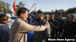 طی روزهای اخیر حضور نیروهای نظامی حشد الشعبی عراق در مناطق سیل زده ایران واکنش‌هایی در پی داشته است.