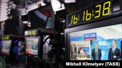 Редакторите непрекъснато получават обаждания от Кремъл, които им казват „да поправят“ новините, казва Леонид Кривенков.