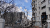 Упродовж 11 років сім’ї доводилося жити в орендованих квартирах, бо родинний будинок в окупації ще з 2014-го. Тому вони подалися на грошову компенсацію від держави