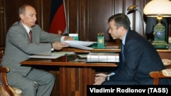 Guvernatorul regiunii siberiene Ciukotka, Roman Abramovici, cu Putin la Kremlin, 27.05.2005.