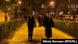 Епископот Јоаниикие и осумината свештеници по осолободувањето од притвор