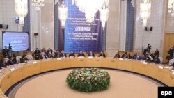 در نشست مسکو کشورهای صادر کننده گاز بر سر منشور سازمان گازی شبیه به اوپک به توافق دست یافتند.(عکس : EPA)