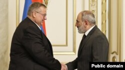 Премьер-министр Никол Пашинян встречается с вице-премьером России Алексеем Оверчуком, Ереван, 13 сентября 2024 года.