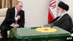 دیدار ولادیمیر پوتین با رهبر ایران، در سفر او به تهران در آذر ماه ۹۴