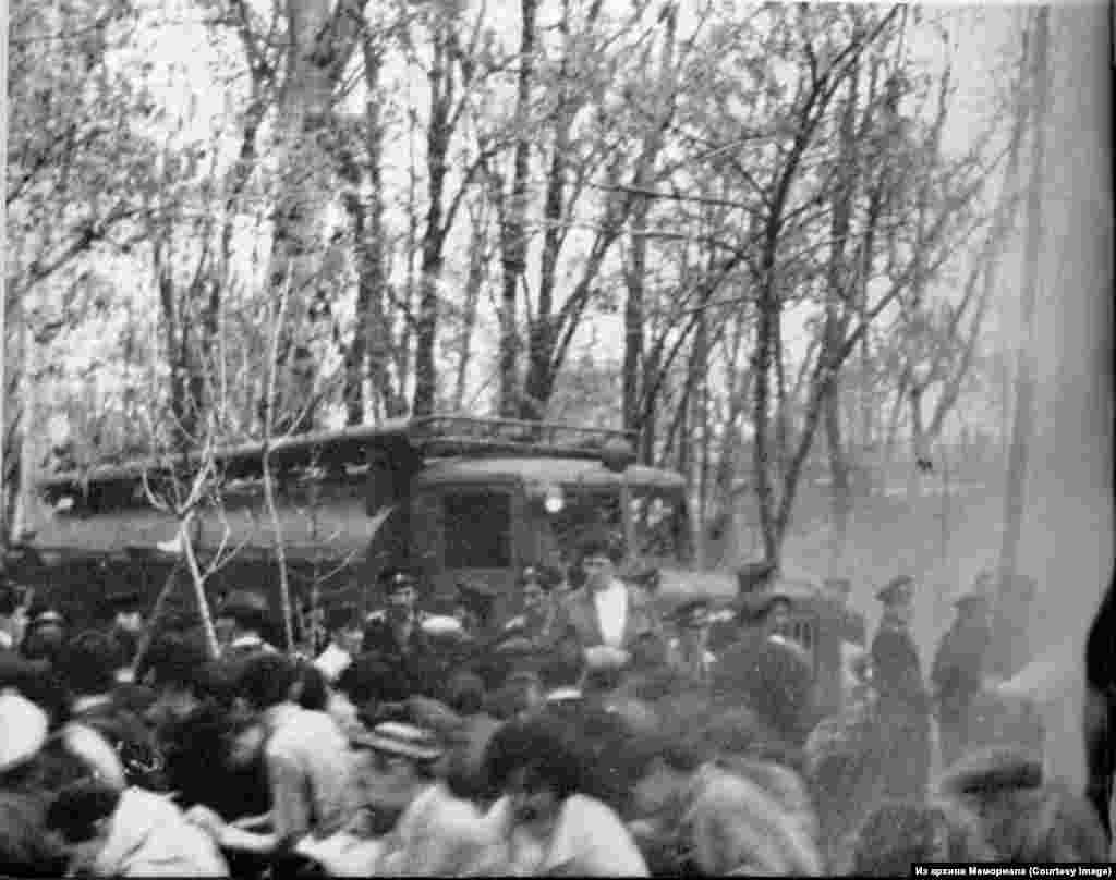 Массовые гуляния крымских татар в городе Чирчик Ташкентской области. Сотрудниками милиции задержано более 300 человек. Десять человек были осуждены на реальные тюремные сроки. 