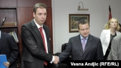 Aleksandar Vučić i Ivica Dačić prilikom potpisivanja koalicionog sporazuma, juli 2012.