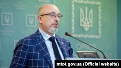 Наразі, за даними голови Міністерства оборони, навколо України та в окупованому Криму на постійній основі розташовані 33 батальйонно-тактичні групи, ще вісім перекинули на півострів