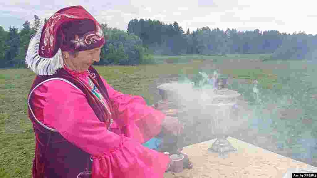 Сабантуй кунакларына кайнар чәй 